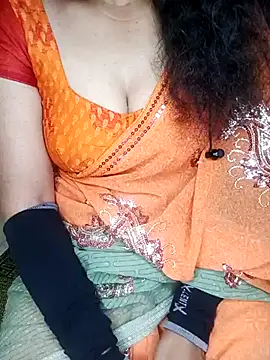 Snapshot of geetha_telugu_kan277 chatting on 7, 3, 2025 geetha telugu kan277 online show from 7, 3, 2025