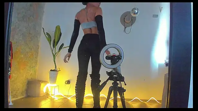 Snapshot of SoleiAndKairo chatting on 7, 4, 2026 SoleiAndKairo online show from 7, 4, 2026