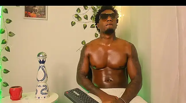 Snapshot of LOGAN_DRAKE chatting on 7, 3, 2025 LOGAN DRAKE online show from 7, 3, 2025