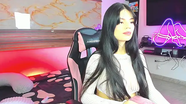 Cloe roouse online show from 10, 11, 2025