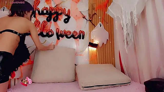 ValeriCardenas online show from 26, 10, 2025