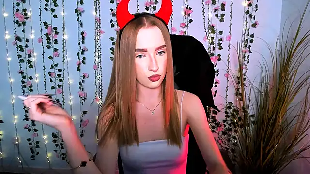 Snapshot of doll_vey chatting on 13, 9, 2025 doll vey online show from 13, 9, 2025