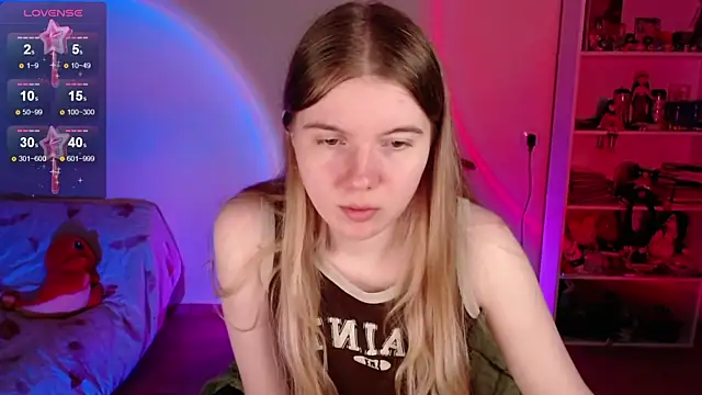 Strawberry juli online show from 22, 5, 2026
