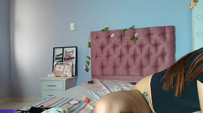 yousweet-Scarett online show from 1, 3, 2025