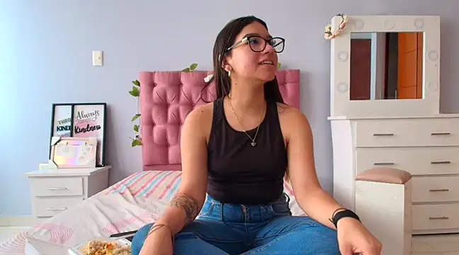 yousweet-Scarett online show from 9, 3, 2025