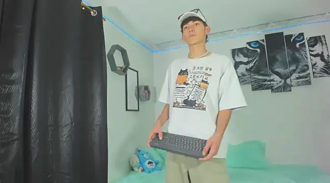 Maxxi hot23 online show from 1, 3, 2025