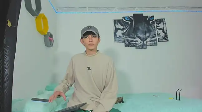 Maxxi hot23 online show from 2, 3, 2025