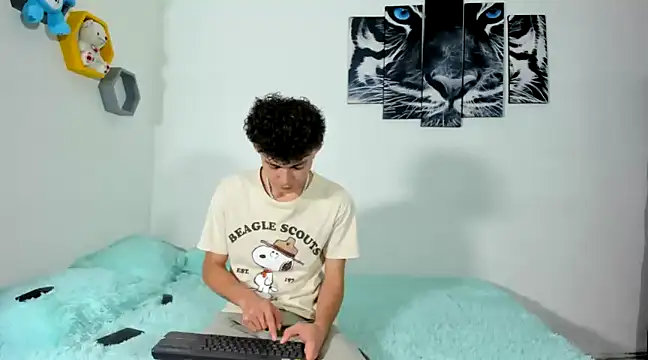 Maxxi hot23 online show from 8, 3, 2025