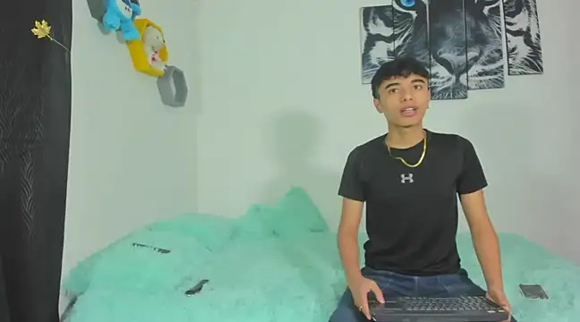 Maxxi hot23 online show from 9, 3, 2025