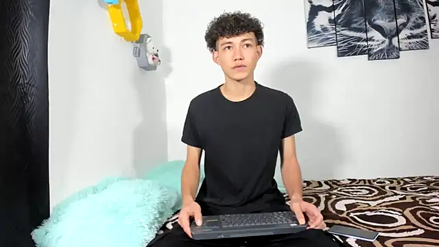 Maxxi hot23 online show from 15, 3, 2025