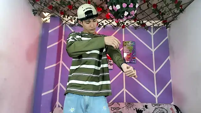 Maxxi hot23 online show from 8, 9, 2025