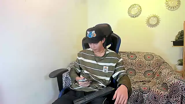 Maxxi hot23 online show from 11, 9, 2025