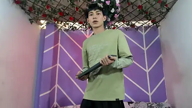 Maxxi hot23 online show from 13, 9, 2025