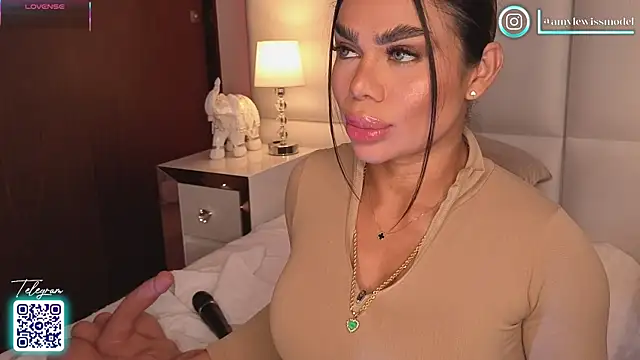 Amylewisq online show from 13, 9, 2025