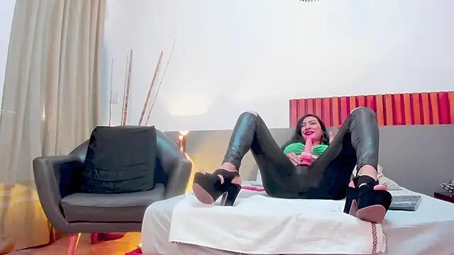 SeleneLujan online show from 28, 2, 2025