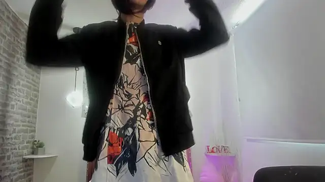 loverisu-coral online show from 6, 3, 2026