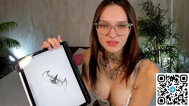Snapshot of Selena_Sharp chatting on 23, 6, 2026 Selena Sharp online show from 23, 6, 2026