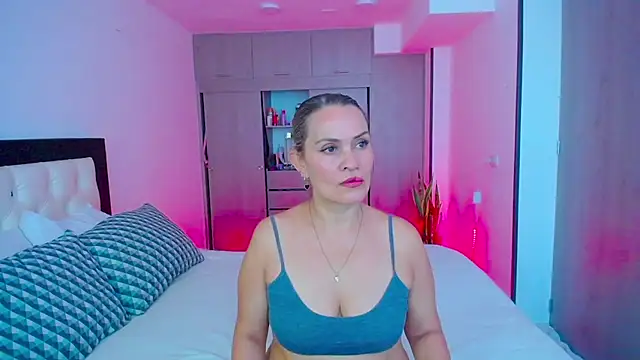 CarolinneFiotti online show from 25, 9, 2025