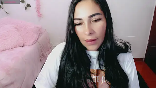 luna lgomez  online show from 6, 3, 2025