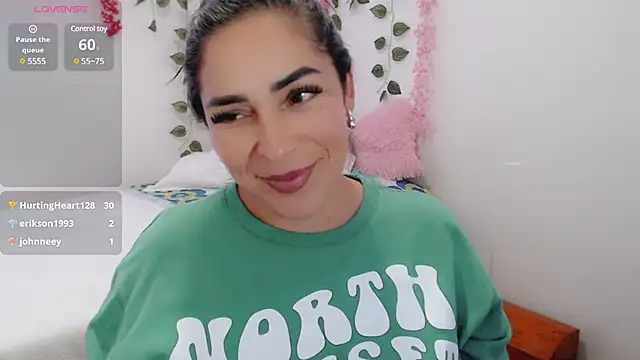 luna lgomez  online show from 18, 3, 2025