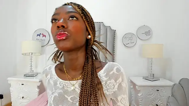 Snapshot of SamantaMarquez chatting on 2, 10, 2025 SamantaMarquez online show from 2, 10, 2025