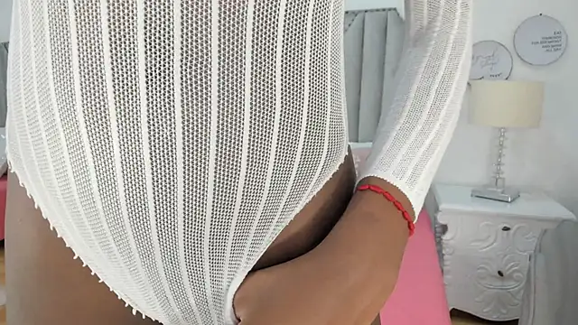 Snapshot of SamantaMarquez chatting on 4, 11, 2025 SamantaMarquez online show from 4, 11, 2025