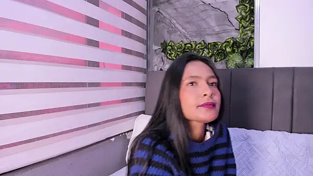 Fernanda liie  online show from 25, 11, 2025