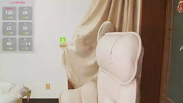 Snapshot of Iris-baby chatting on 8, 4, 2026 Iris-baby online show from 8, 4, 2026