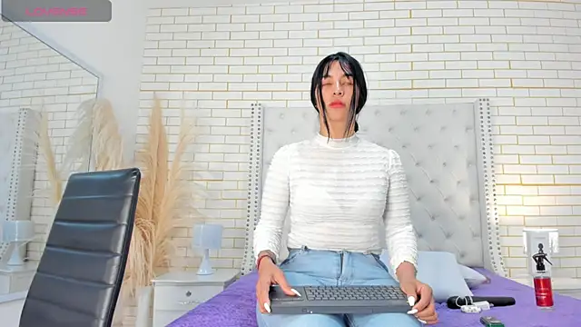 Emilly wilson  online show from 22, 11, 2025