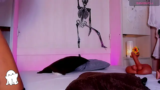 BeverlySteel online show from 8, 10, 2025