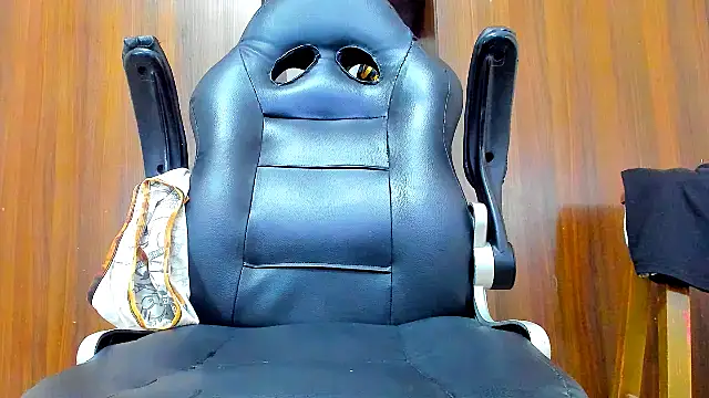 Dreamastercum  online show from 5, 11, 2025