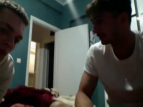 Snapshot of alin22010 chatting on 14, 11, 2025 alin22010 online show from 14, 11, 2025