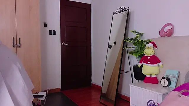 SaritaBratz online show from 18, 12, 2025