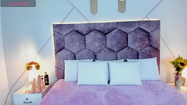 aurora collinss  online show from 26, 10, 2025