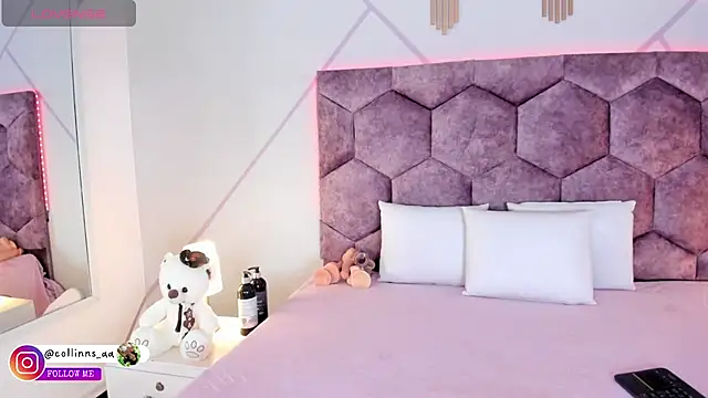 aurora collinss  online show from 19, 1, 2026