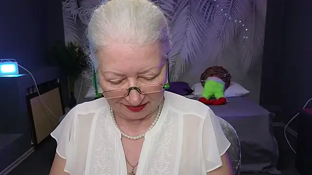 Maya Mayflower online show from 8, 3, 2025