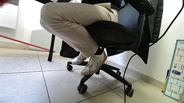 Snapshot of GM51-1988 chatting on 15, 10, 2025 GM51-1988 online show from 15, 10, 2025