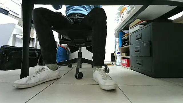 Snapshot of GM51-1988 chatting on 22, 10, 2025 GM51-1988 online show from 22, 10, 2025