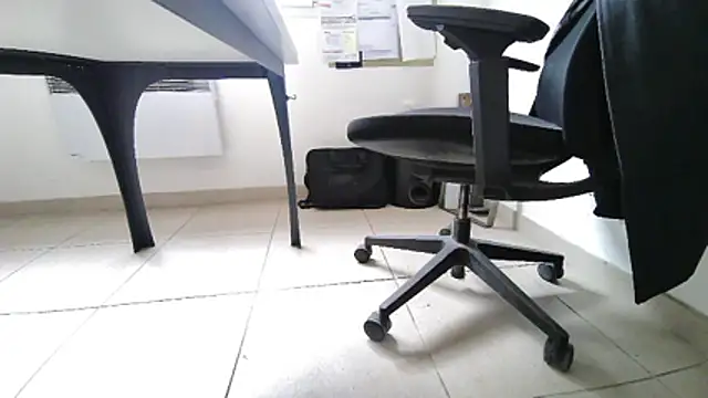 Snapshot of GM51-1988 chatting on 31, 10, 2025 GM51-1988 online show from 31, 10, 2025