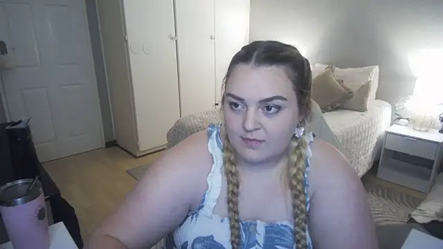 Snapshot of Neytjie chatting on 17, 11, 2025 Neytjie online show from 17, 11, 2025