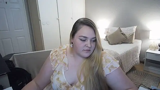 Snapshot of Neytjie chatting on 26, 11, 2025 Neytjie online show from 26, 11, 2025