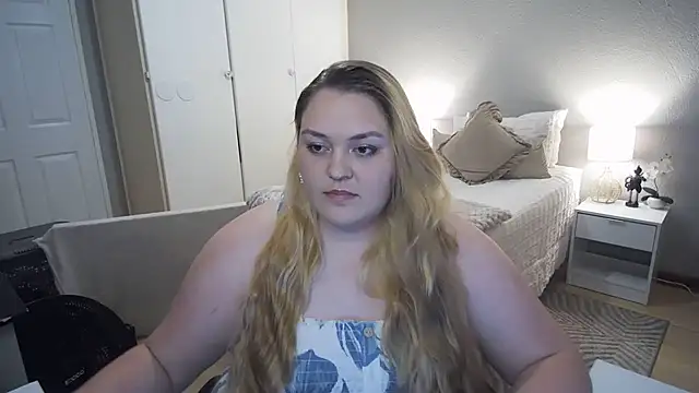 Snapshot of Neytjie chatting on 27, 11, 2025 Neytjie online show from 27, 11, 2025