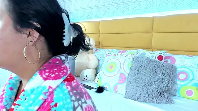 LeilaHiuston online show from 14, 12, 2025