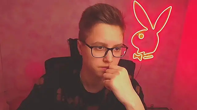 Bella Swannn online show from 12, 3, 2025