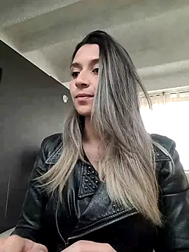 Isabella Varella online show from 17, 3, 2025