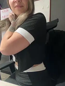 Isabella Varella online show from 10, 11, 2025