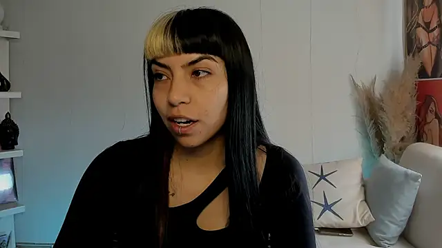 Saraa Desiree online show from 10, 9, 2025