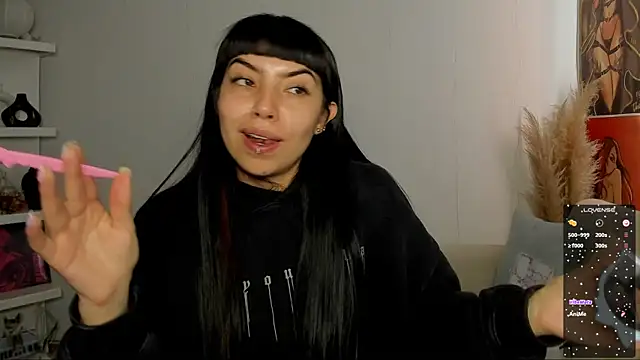 Saraa Desiree online show from 18, 9, 2025