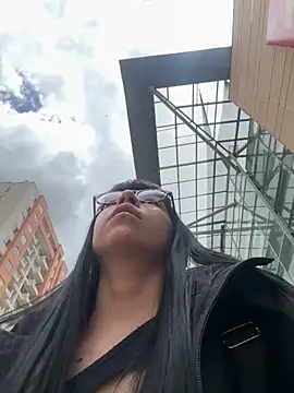 Saraa Desiree online show from 25, 9, 2025