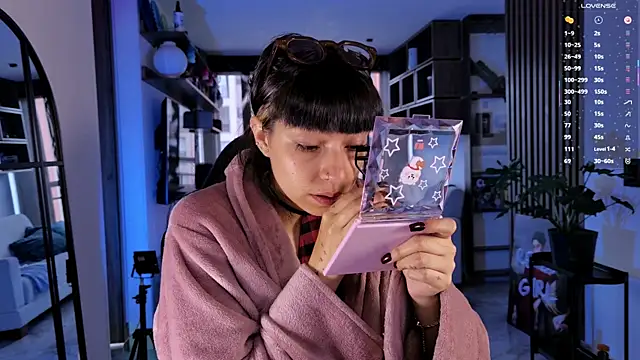 Saraa Desiree online show from 8, 4, 2026